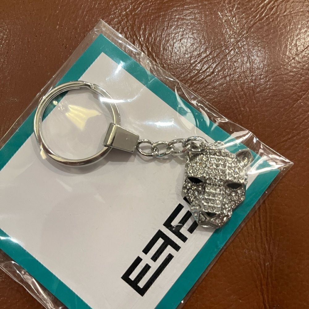 EFFY leopard head silver tone key chain - Picture 2 of 4